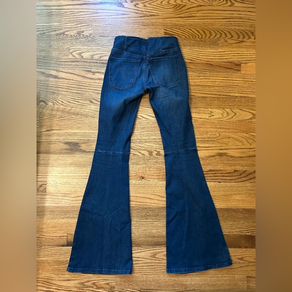 Free People We The Free Penny Pull-On Flare Blue Jeans, S 25 - Picture 4 of 6